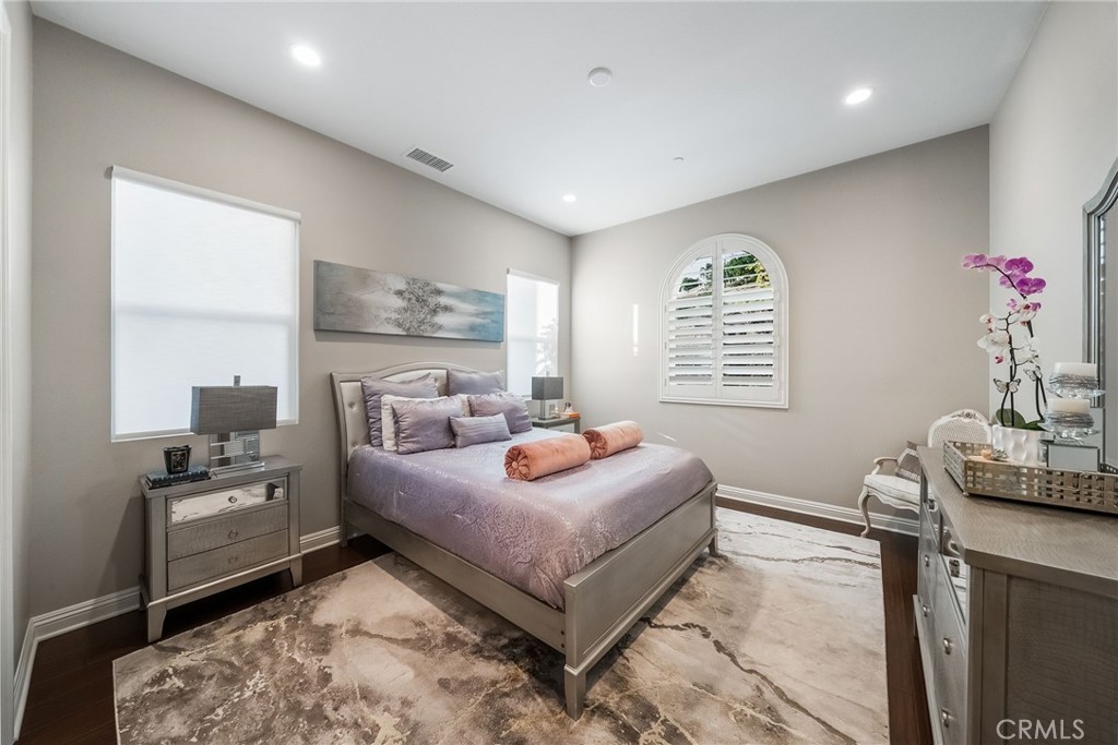 1132 Summit Oak