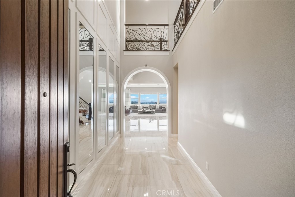 1132 Summit Oak