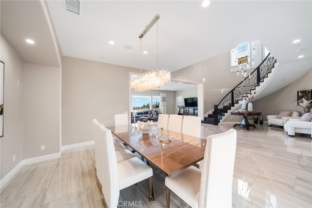 1132 Summit Oak