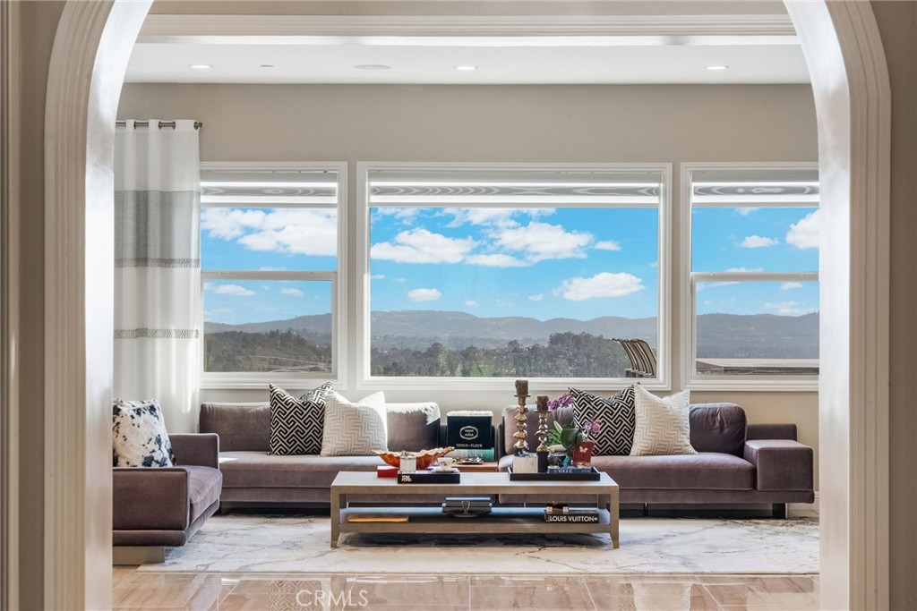1132 Summit Oak