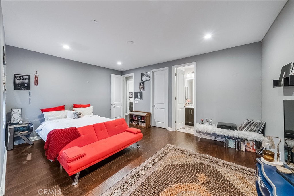 1132 Summit Oak