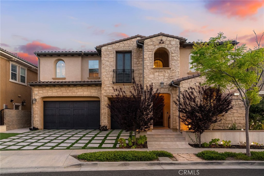 1132 Summit Oak