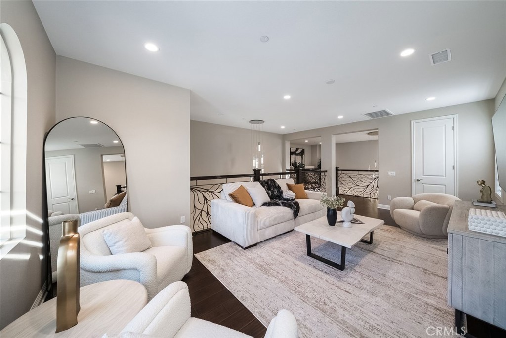 1132 Summit Oak