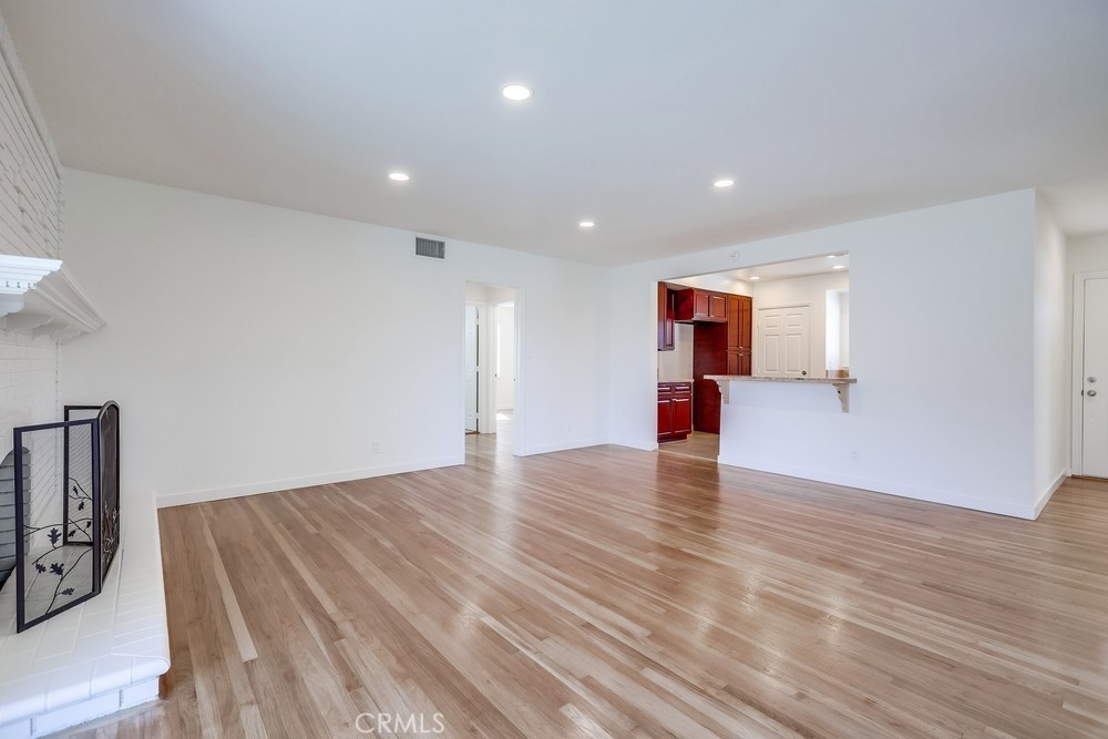 1461 W Flower Avenue