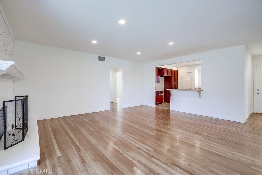 1461 W Flower Avenue