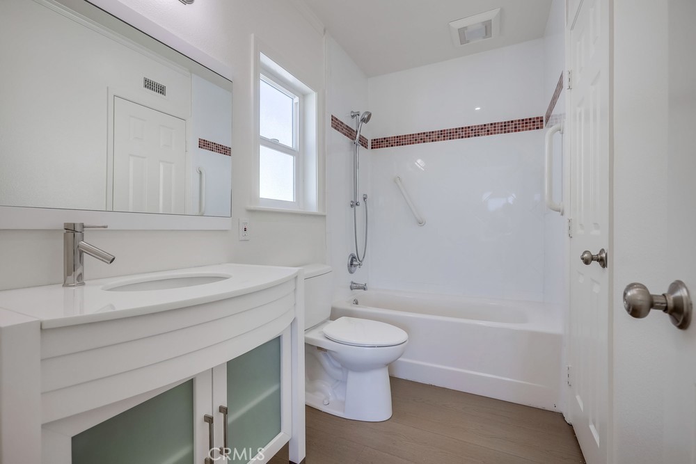 1461 W Flower Avenue