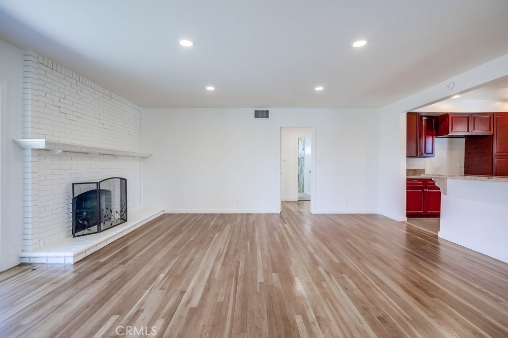 1461 W Flower Avenue