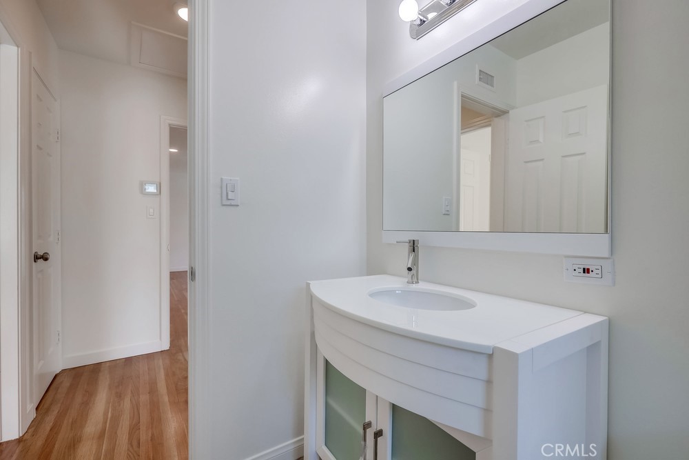 1461 W Flower Avenue