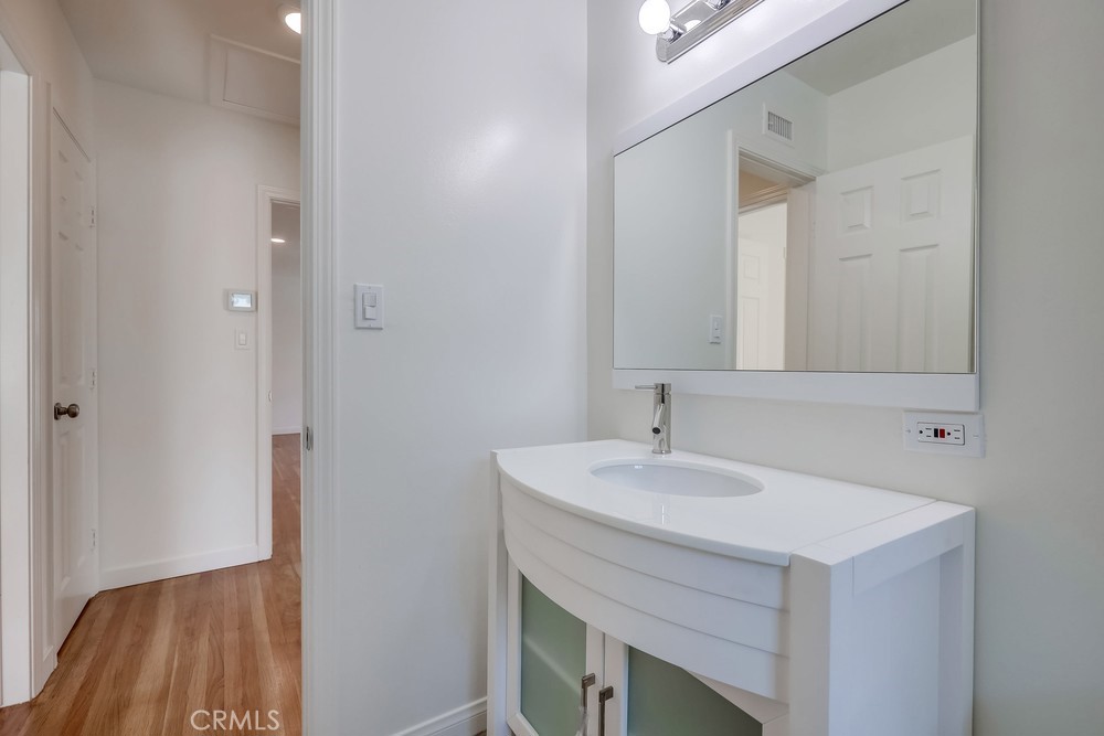 1461 W Flower Avenue