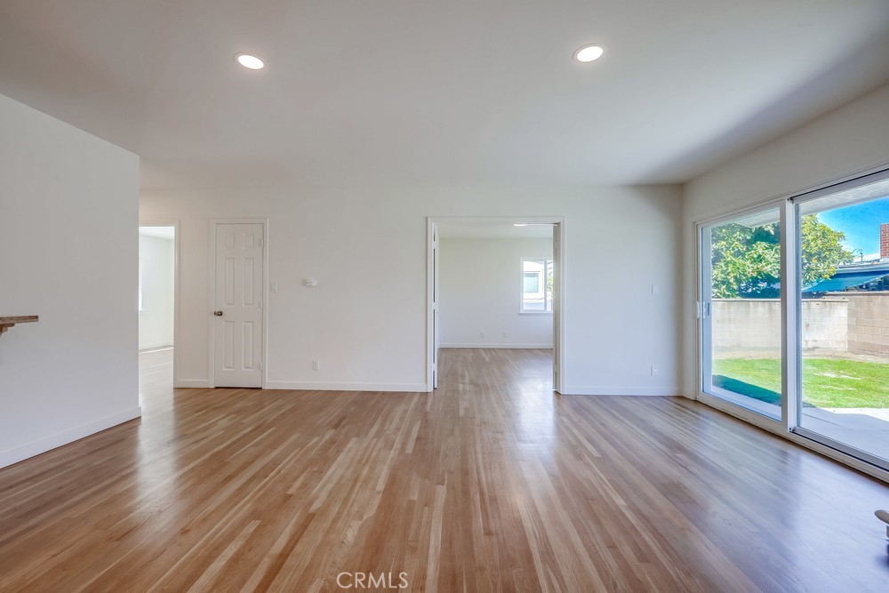 1461 W Flower Avenue