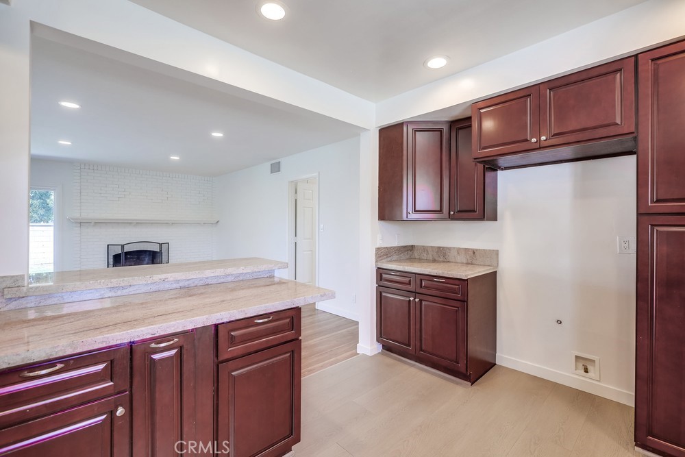 1461 W Flower Avenue