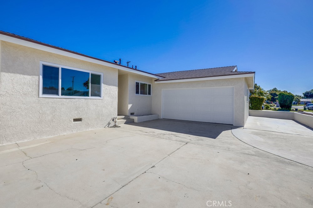 1461 W Flower Avenue