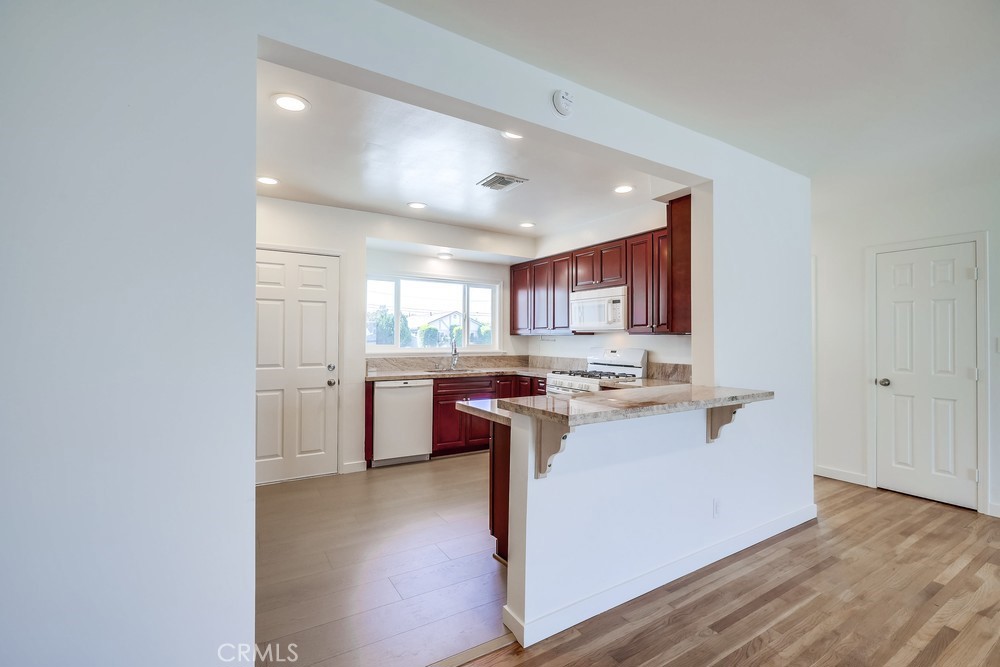 1461 W Flower Avenue