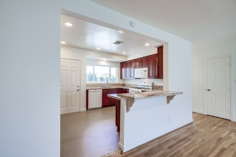 1461 W Flower Avenue