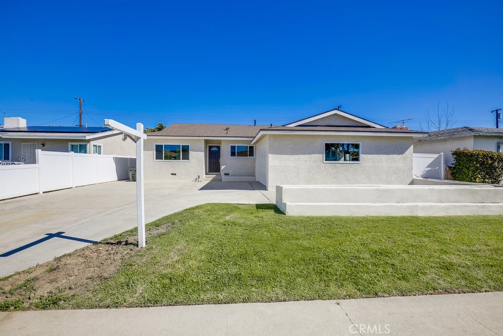 1461 W Flower Avenue