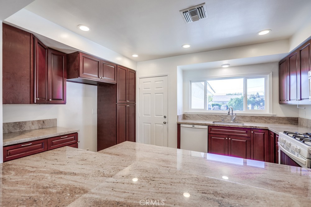 1461 W Flower Avenue