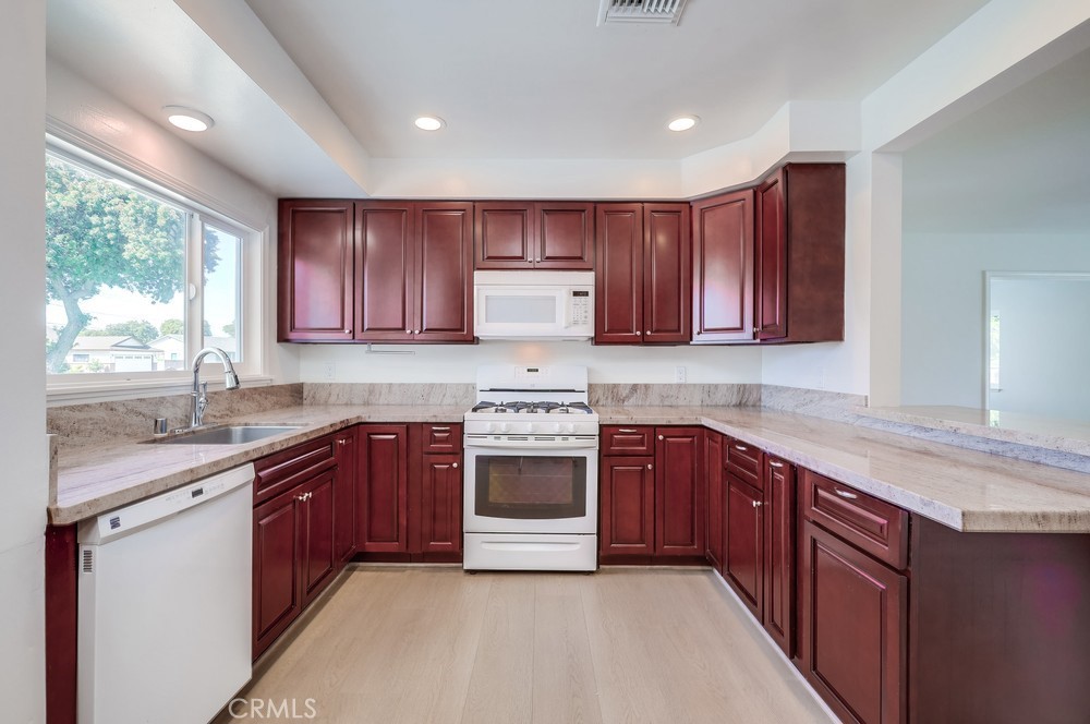 1461 W Flower Avenue