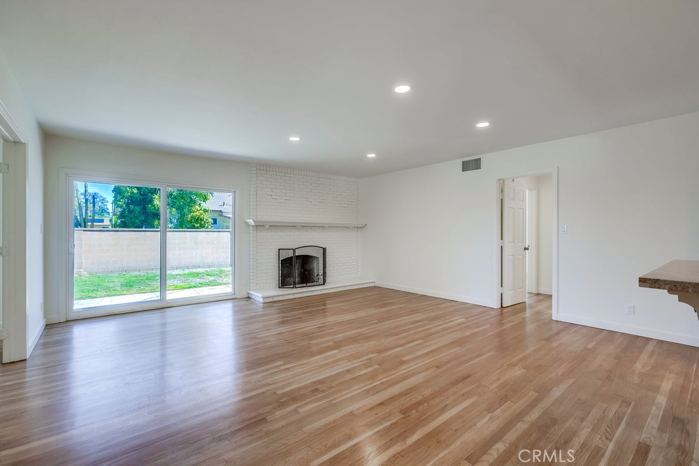 1461 W Flower Avenue