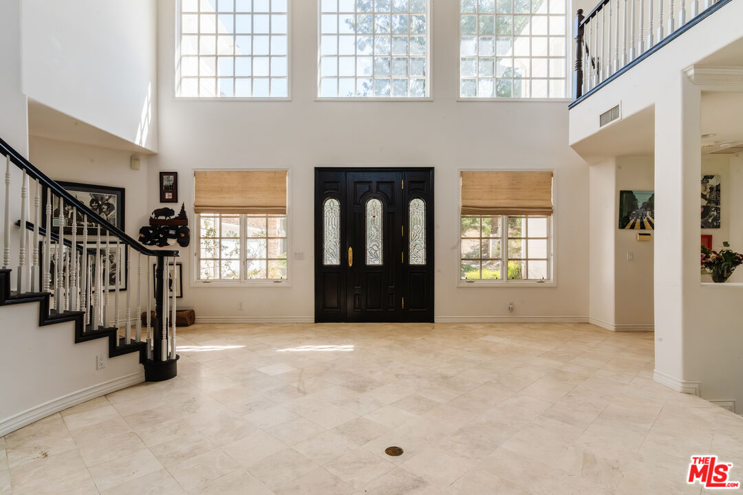 4244 Balcony Dr