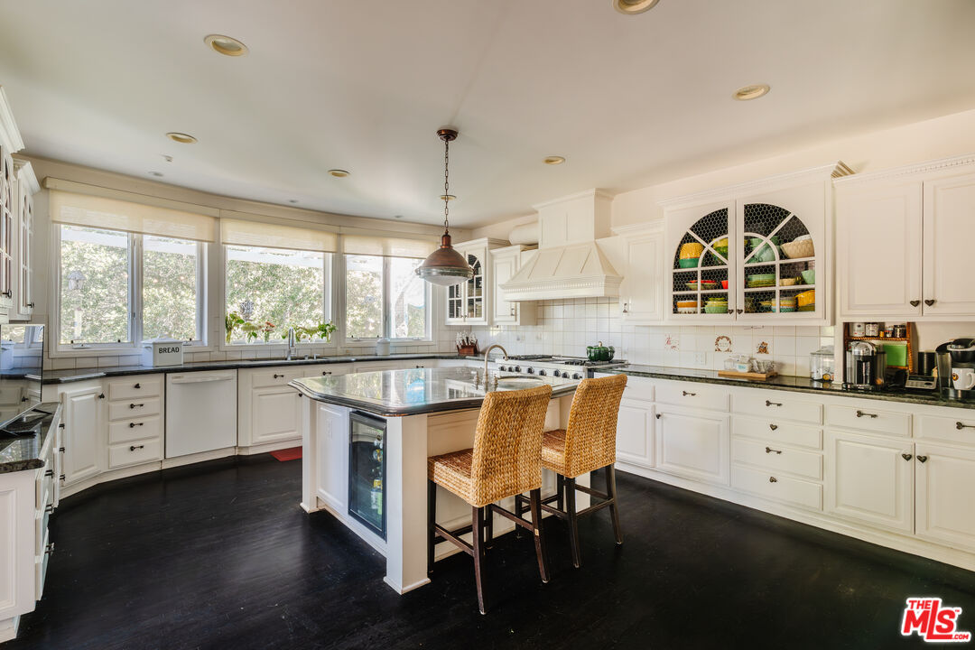 4244 Balcony Dr