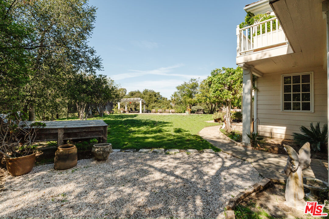 4244 Balcony Dr