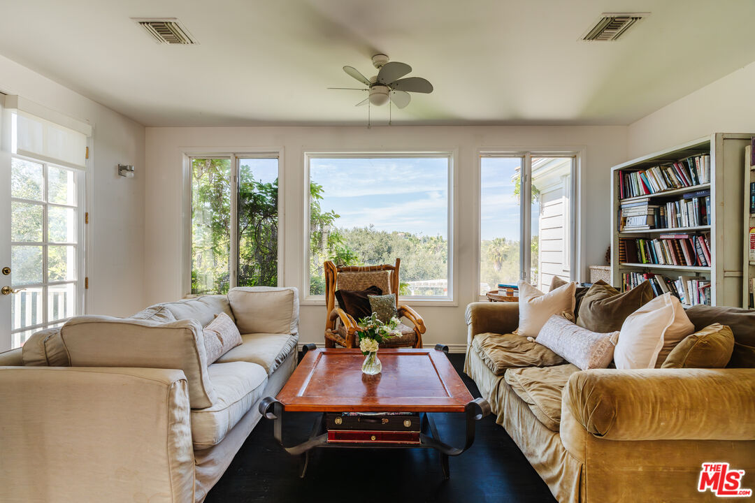 4244 Balcony Dr