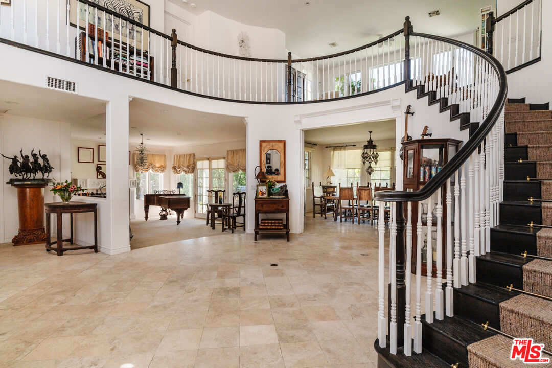 4244 Balcony Dr
