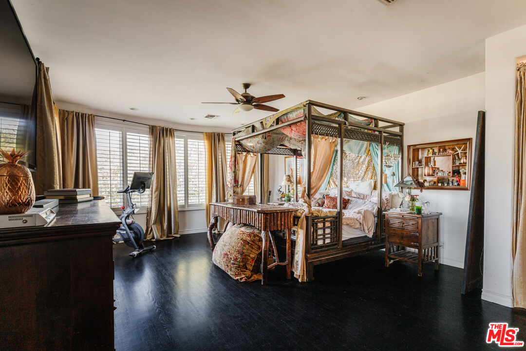 4244 Balcony Dr