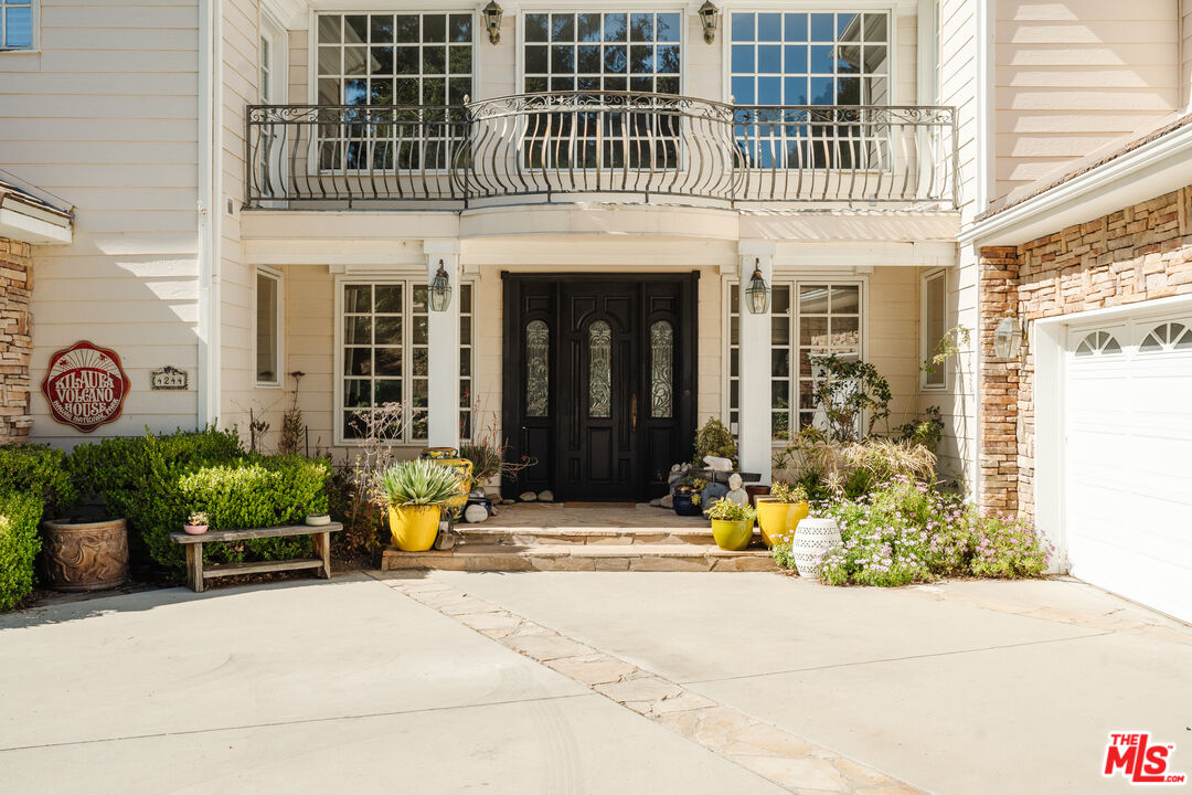 4244 Balcony Dr