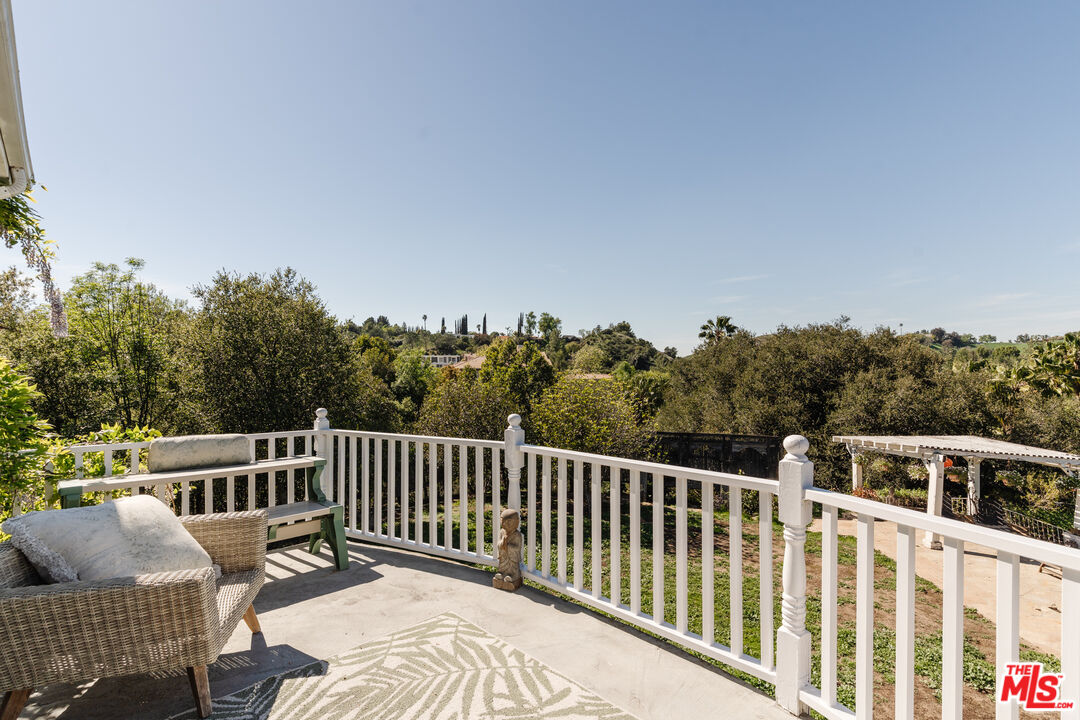 4244 Balcony Dr