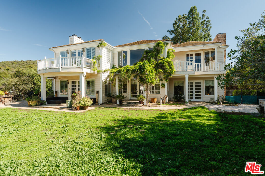 4244 Balcony Dr