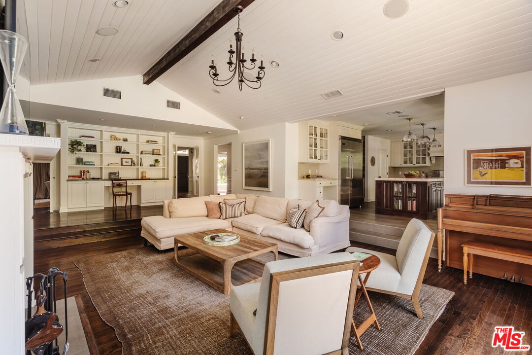 4237 Bluebell Ave