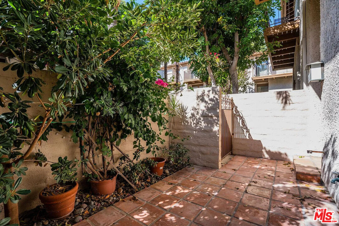 23471 Park Sorrento