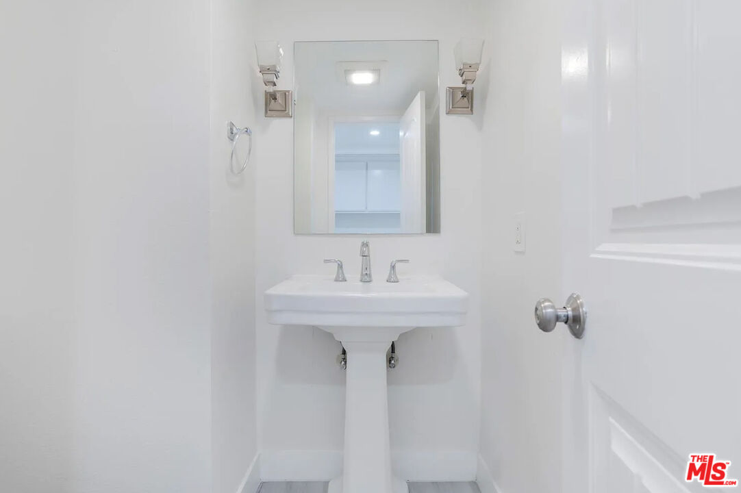 23471 Park Sorrento