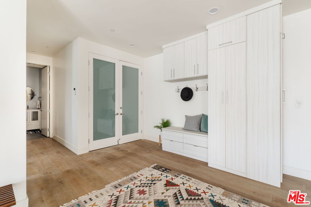 4925 Wilshire Blvd Unit: 103