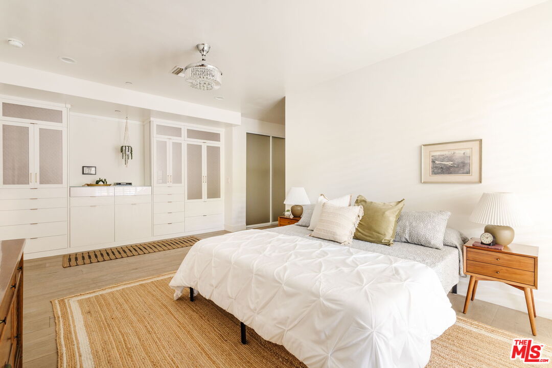 4925 Wilshire Blvd Unit: 103