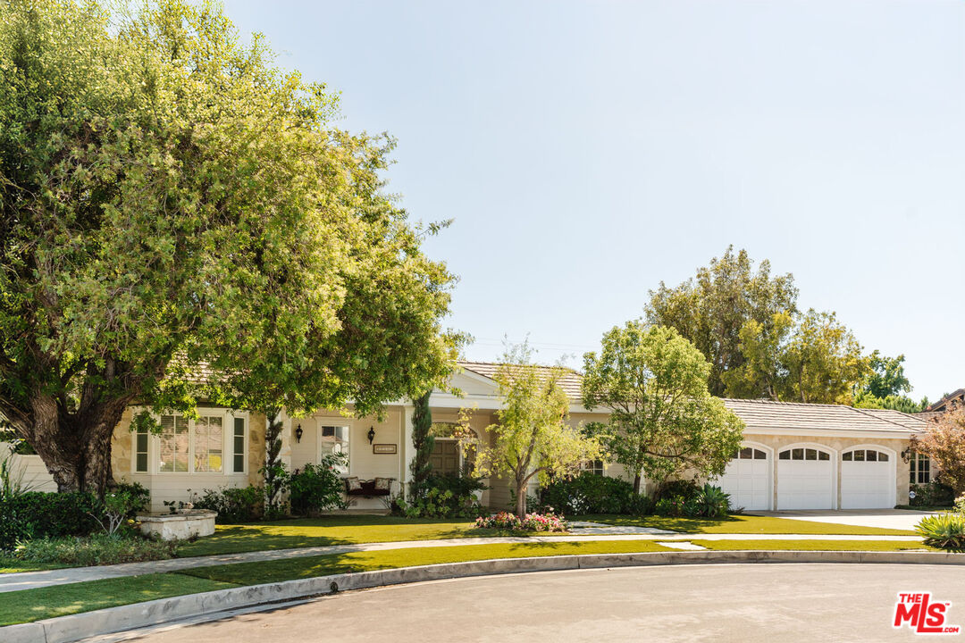 17340 Cumpston St Encino CA