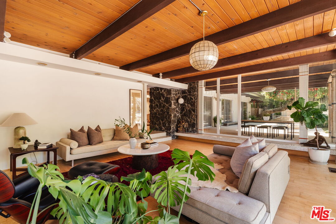 3493 Valley Meadow Rd