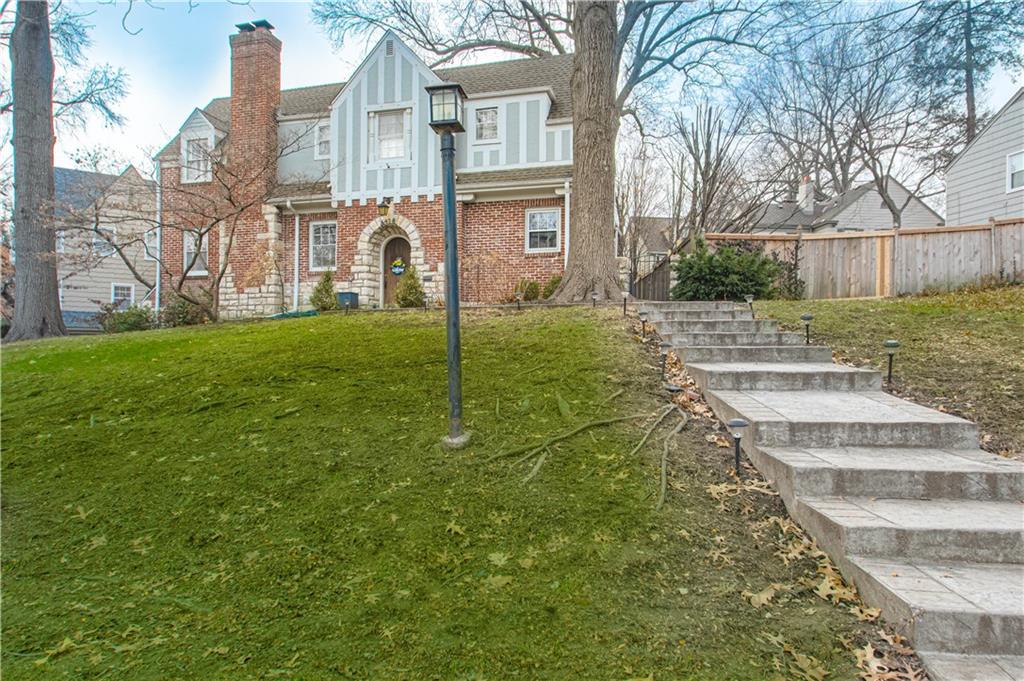 6428 Overbrook Road Ward Residential Kansas City Real Estate Agents