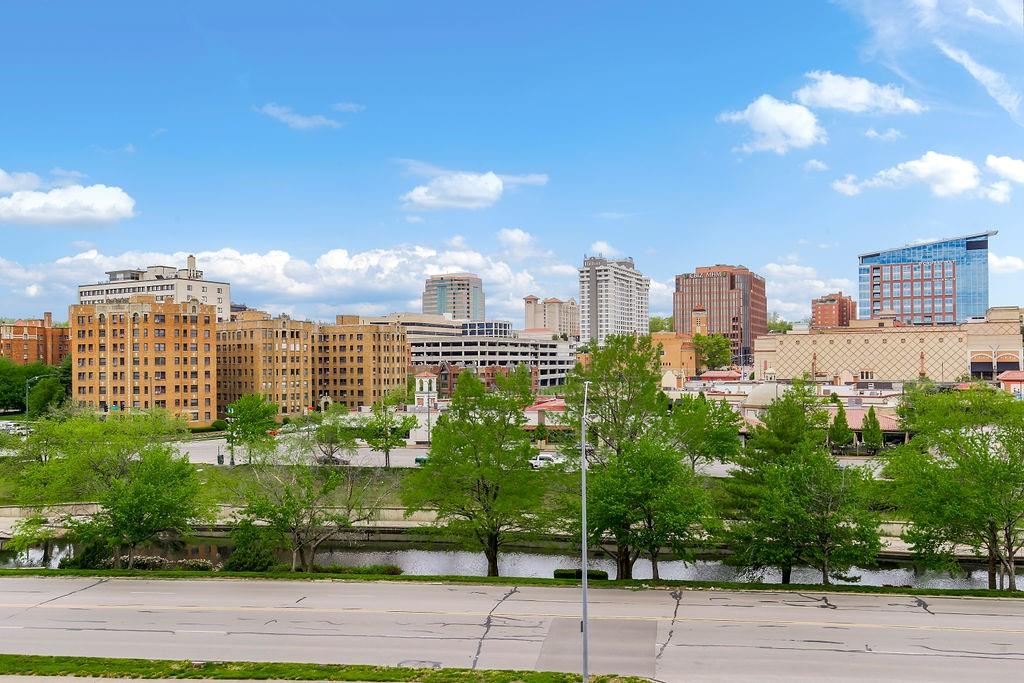 433 Ward Parkway Unit: 2N