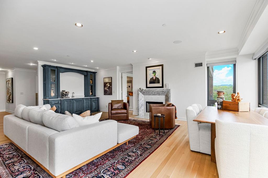 433 Ward Parkway Unit: 2N