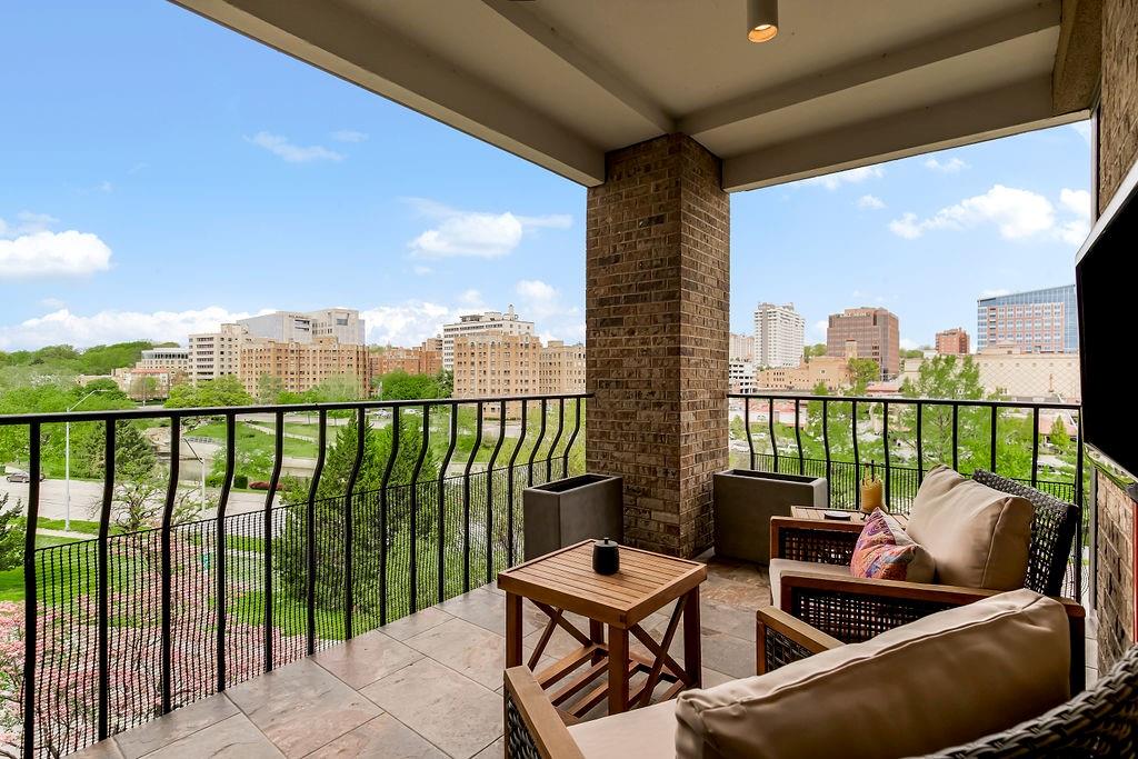 433 Ward Parkway Unit: 2N