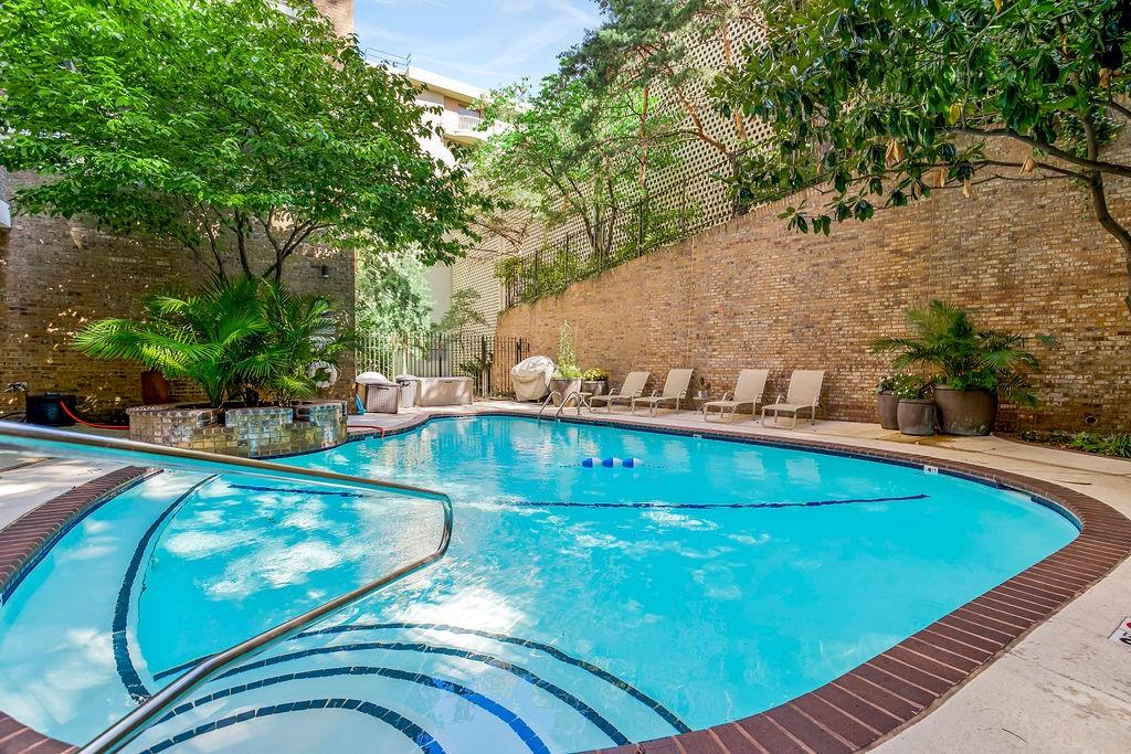 433 Ward Parkway Unit: 2N