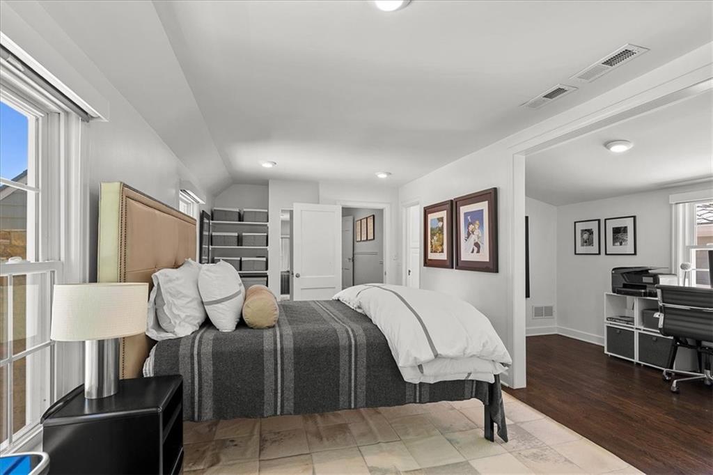 835 W 53rd Terrace