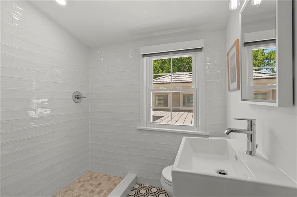 835 W 53rd Terrace