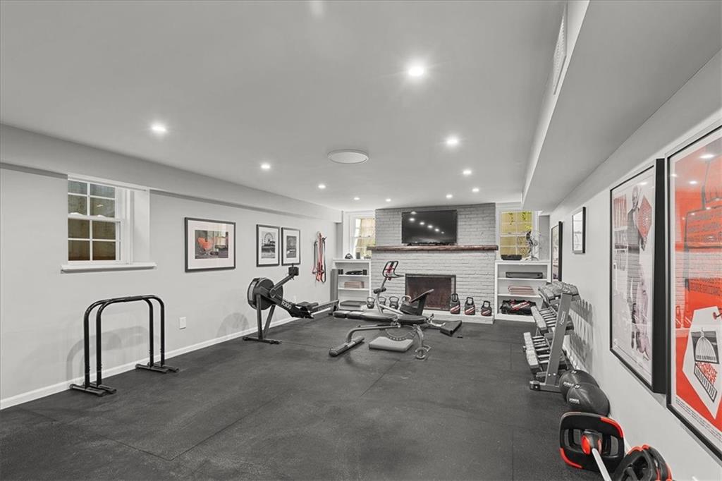 835 W 53rd Terrace
