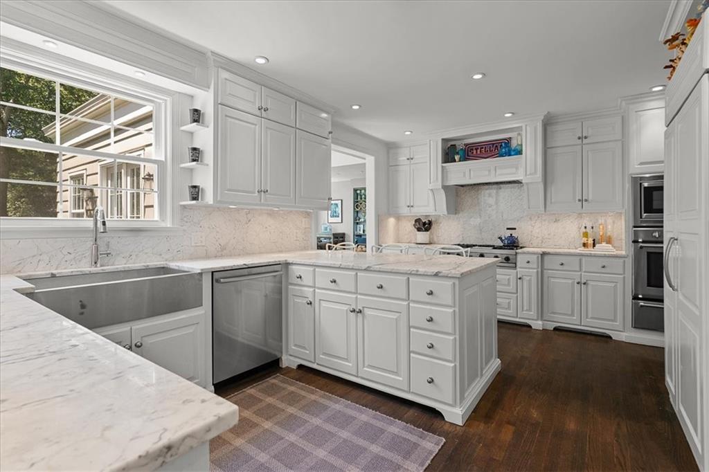 835 W 53rd Terrace