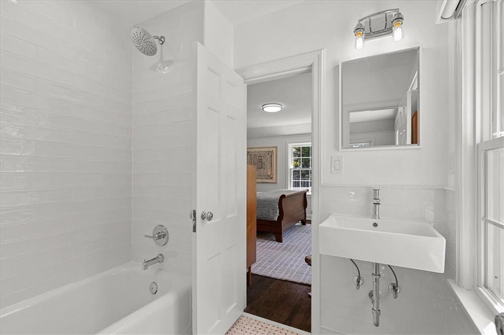 835 W 53rd Terrace