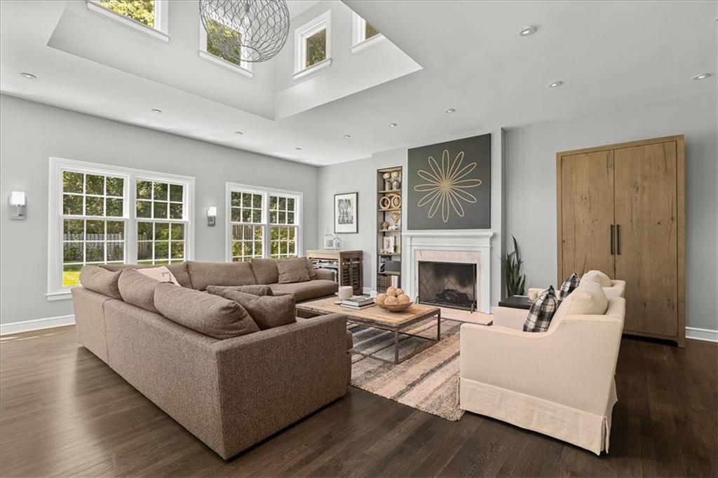 835 W 53rd Terrace