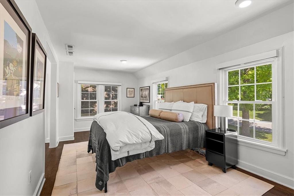 835 W 53rd Terrace